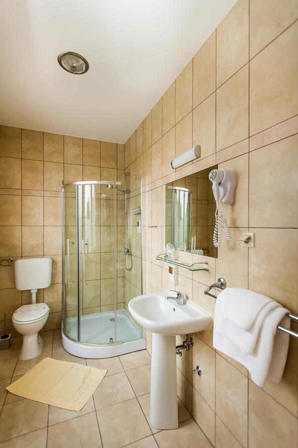 Hotel Petrijevci Bizovác Szoba fotó